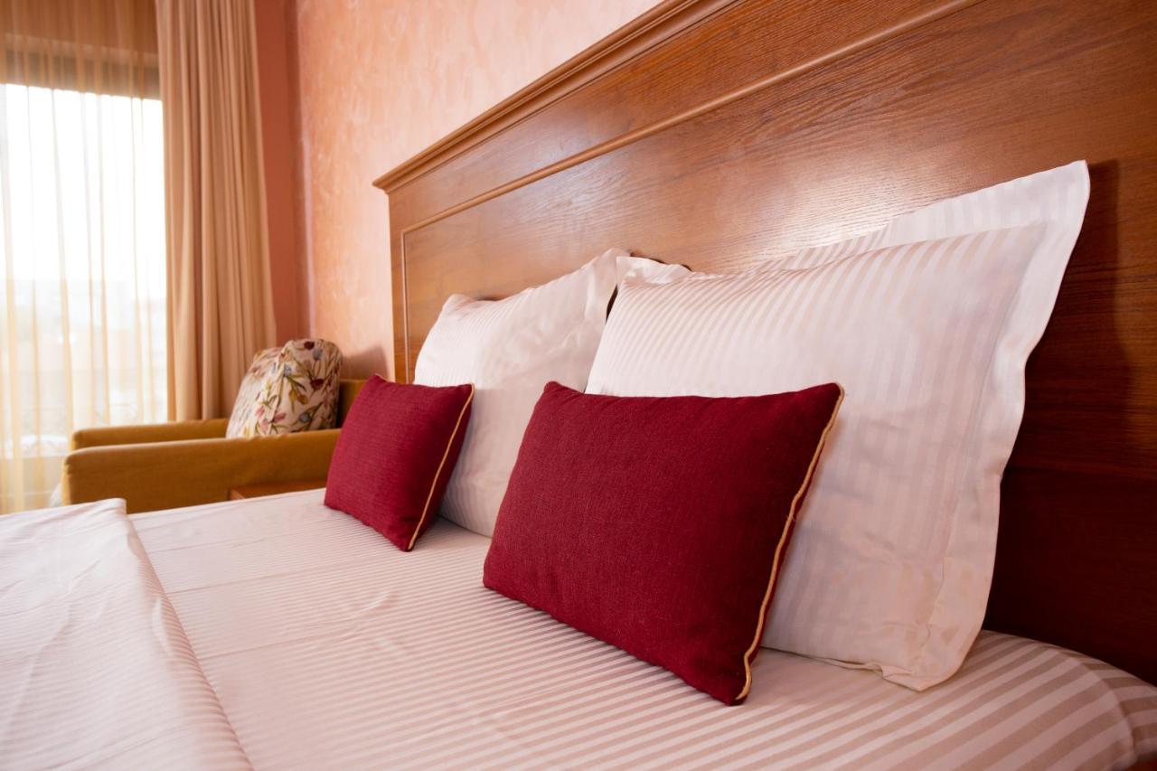 שומן Contessa Hotel מראה חיצוני תמונה
